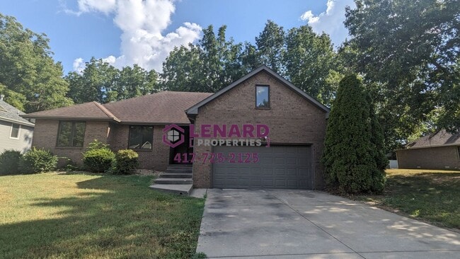1070 W Woodbine St in Springfield, MO - Building Photo - Building Photo