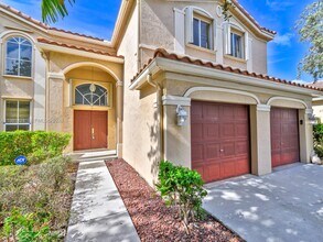 1663 E Harmony Lake Cir in Davie, FL - Building Photo - Building Photo