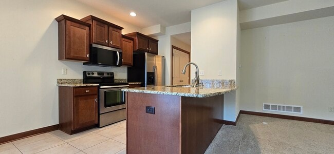 821 SE Crossings Ln in Grimes, IA - Building Photo - Building Photo