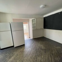 4 Calderwood Dr in Kingston, ON - Building Photo - Building Photo