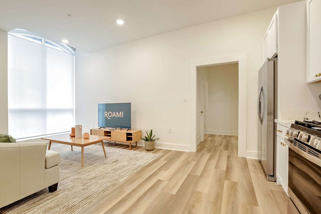 1050 Annunciation St in New Orleans, LA - Building Photo