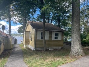 19 Windemere Ave in Mount Arlington, NJ - Building Photo - Building Photo