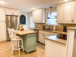 220 Hartford St in Natick, MA - Building Photo - Building Photo