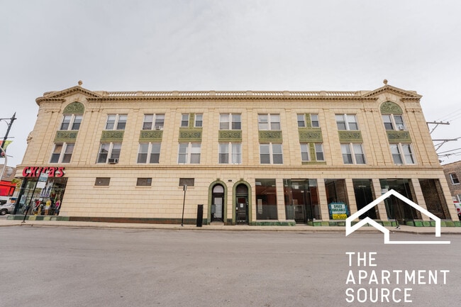 4755 N Sawyer Ave, Unit 2H