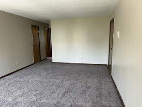 1716 D Ave NE in Cedar Rapids, IA - Building Photo - Building Photo