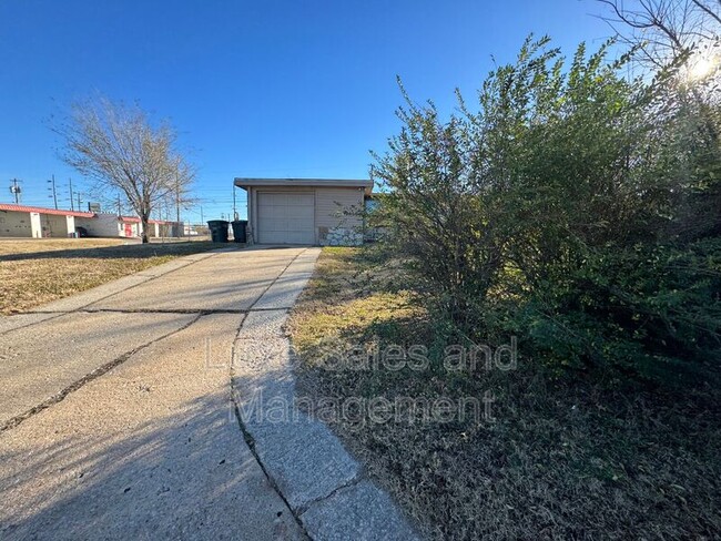 1700 Karen Dr in Del City, OK - Building Photo - Building Photo