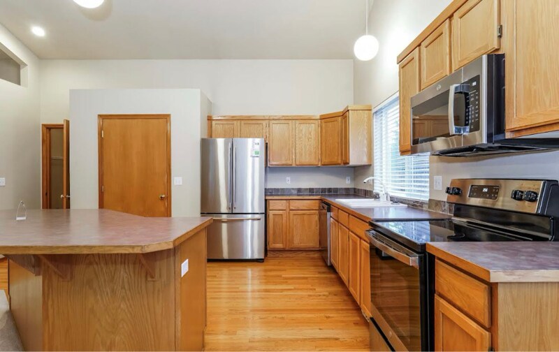 13002 73rd Ave E in South Hill, WA - Foto de edificio