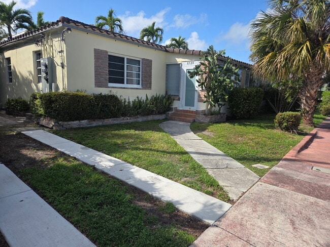 8520 Crespi Blvd in Miami Beach, FL - Foto de edificio - Building Photo