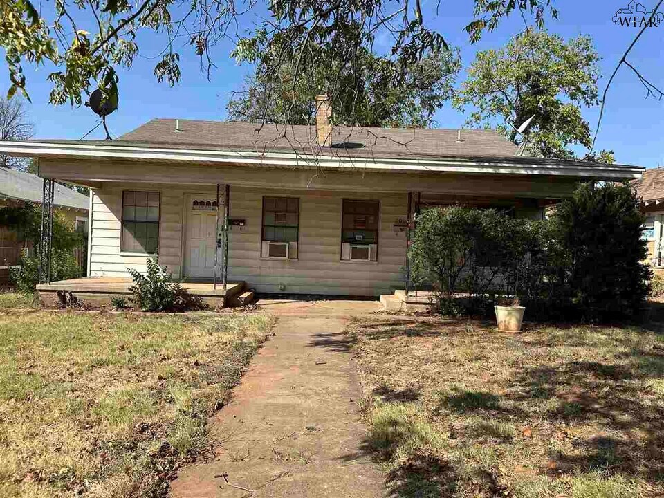 2002 Jones St in Wichita Falls, TX - Building Photo