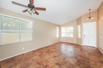 7010 W Irma Ln in Glendale, AZ - Building Photo - Building Photo