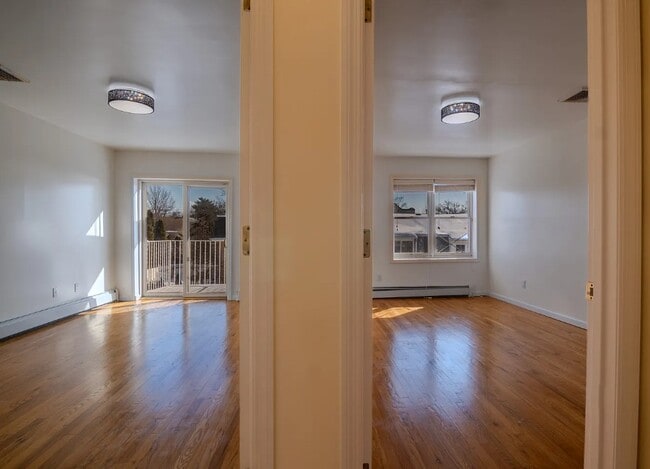 25016 41st Rd, Unit Apt. 1 in Little Neck, NY - Building Photo - Building Photo