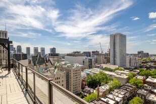 Le Sommet in Montréal, QC - Building Photo