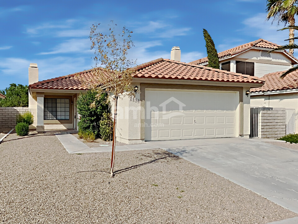 2530 Wolverton Ave in Henderson, NV - Building Photo