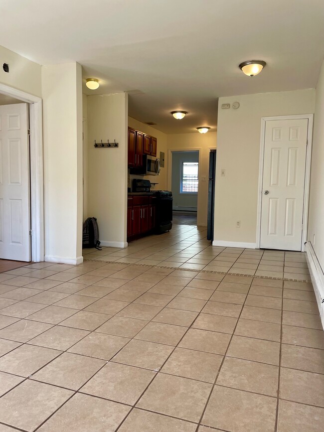 111 Rogers Ave, Unit 2 in Brooklyn, NY - Building Photo - Building Photo