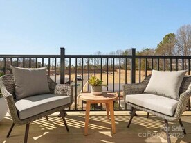 5624 Kingspan Dr in Charlotte, NC - Building Photo