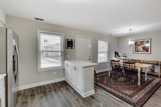 226 S Hoyne Ave, Unit SI ID1255621P in Chicago, IL - Foto de edificio - Building Photo