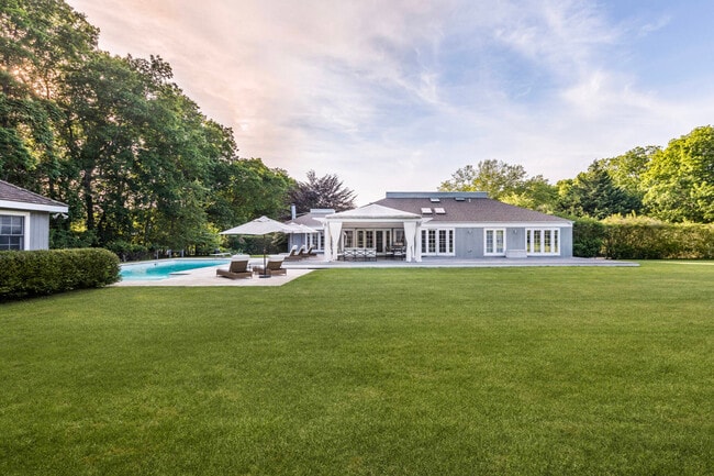 property at 5 Ranch Ct