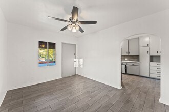 10639 Fitzroy Ave in Los Angeles, CA - Foto de edificio - Building Photo