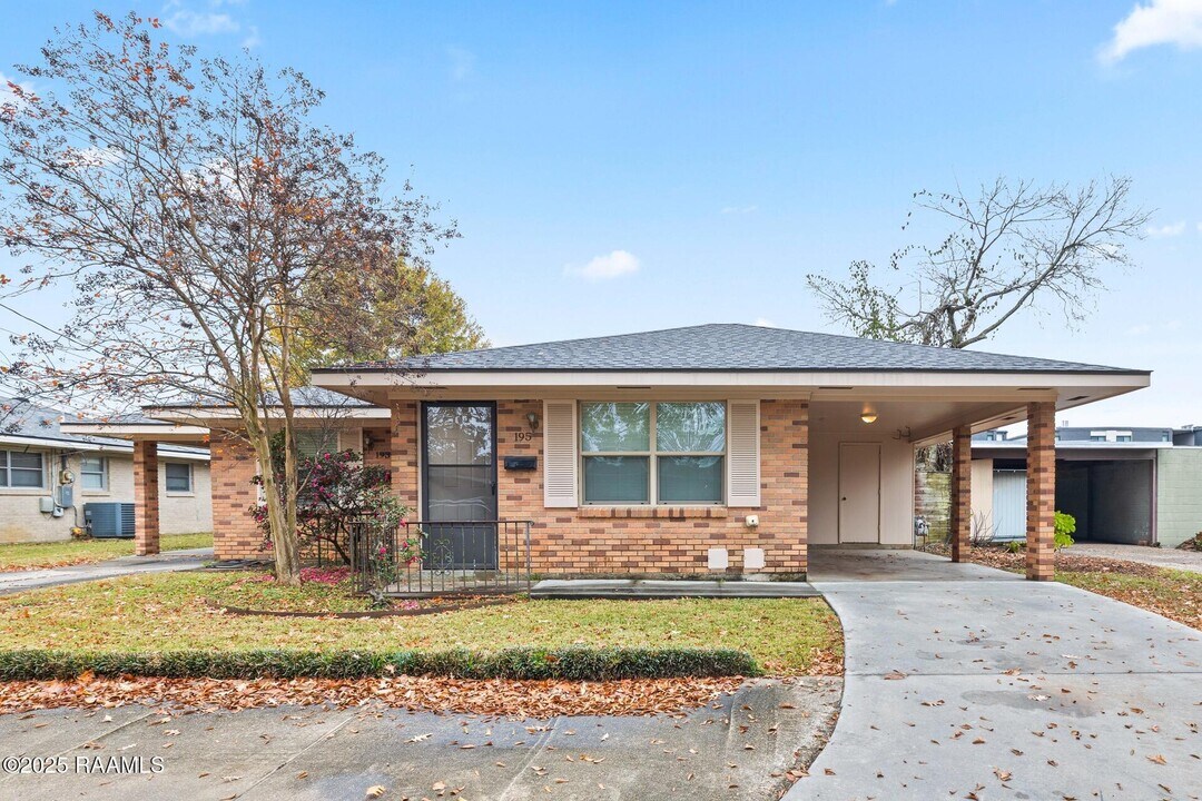 195 Whittington Dr in Lafayette, LA - Building Photo