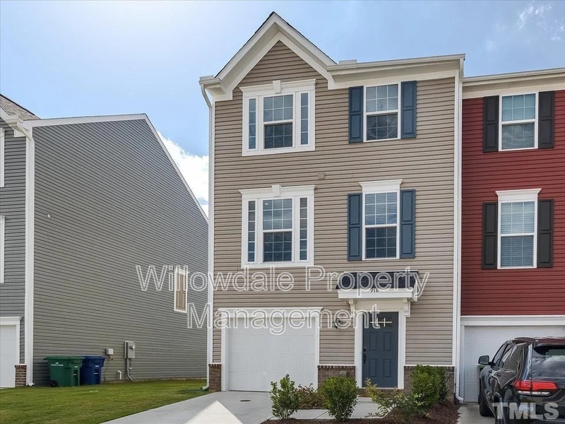 918 Arnold Place Dr in Fuquay Varina, NC - Building Photo