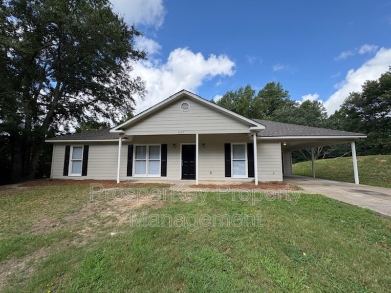 205 Bonanza Dr in Phenix City, AL - Building Photo
