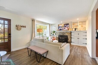 1801 N Hills Ave in Willow Grove, PA - Building Photo - Building Photo