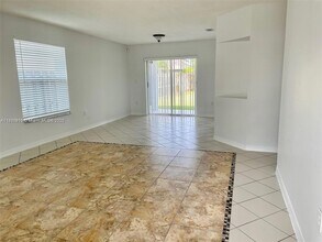 14232 SW 163rd St in Miami, FL - Building Photo - Building Photo