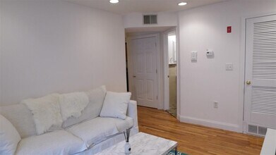 133 Grand St in Hoboken, NJ - Building Photo - Building Photo