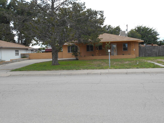 property at 1507 W Washington Ave