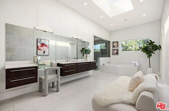 2666 Hutton Dr in Beverly Hills, CA - Building Photo - Building Photo