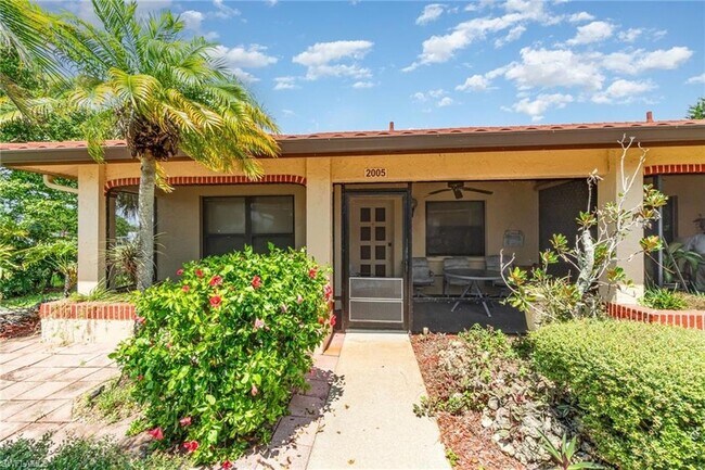 2005 Pine Isle Ln in Naples, FL - Building Photo - Building Photo