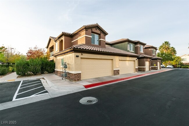 8324 W Charleston Blvd, Unit 1033 in Las Vegas, NV - Building Photo - Building Photo