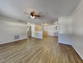 15696 Bolesta Rd, Unit Apt A in Clearwater, FL - Foto de edificio - Building Photo