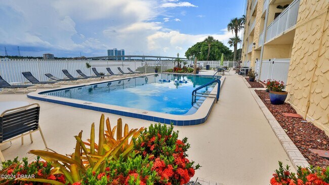 145 N Halifax Ave, Unit #502 in Daytona Beach, FL - Building Photo - Building Photo