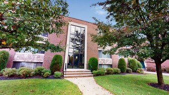 191 W Wyoming Ave, Unit 15 in Melrose, MA - Building Photo