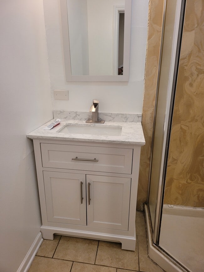 1007 N Fairfield Rd in Round Lake Beach, IL - Foto de edificio - Building Photo