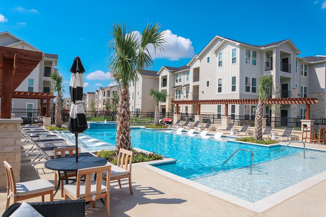 Eleven West in San Antonio, TX - Foto de edificio