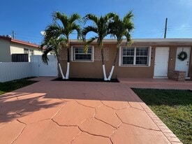 301 SW 76th Ct, Unit 301 in Miami, FL - Building Photo