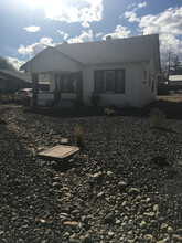 208 N Wenas Rd in Selah, WA - Building Photo - Building Photo