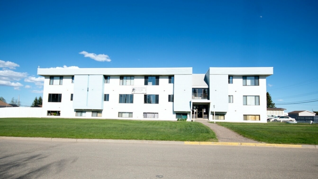 11612-11610 10 St in Dawson Creek, BC - Building Photo