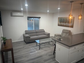 7934 Etiwanda Ave in Los Angeles, CA - Building Photo - Building Photo