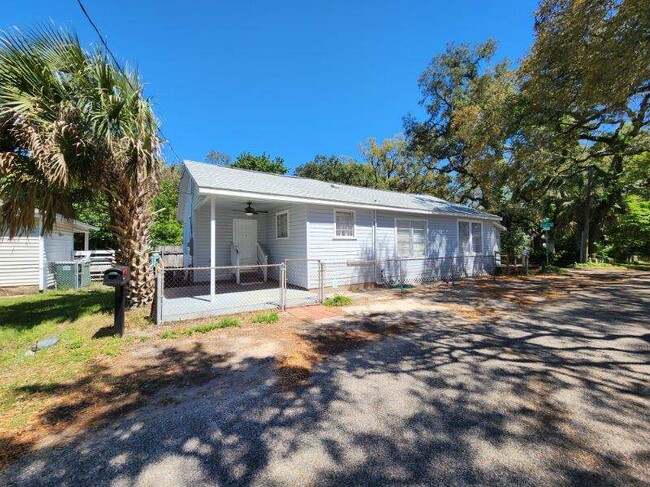 property at 6 Odess Ln