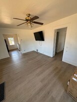 225 SE Vine Ln in Bend, OR - Building Photo