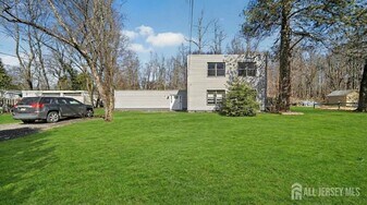 6 Farm Ln in Roosevelt, NJ - Building Photo