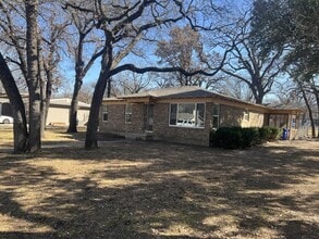 1100 Carpenter St in Azle, TX - Building Photo - Building Photo