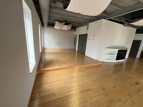 10 E Broadway in Alton, IL - Foto de edificio - Building Photo