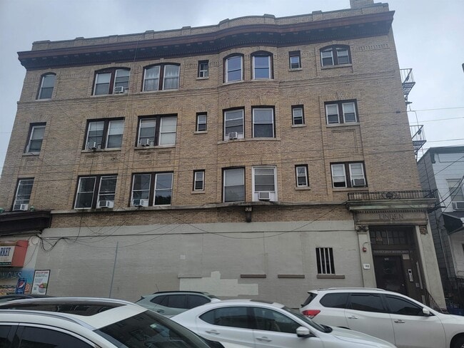 100 Linden Ave in Jersey City, NJ - Building Photo - Building Photo