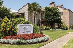 7030 N Holiday Dr in Galveston, TX - Building Photo