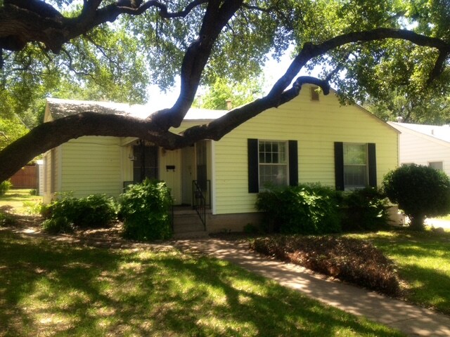 2108 W Lotus Ave in Fort Worth, TX - Building Photo