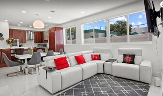 4243 Bougainvilla Dr in Lauderdale-by-the-Sea, FL - Building Photo